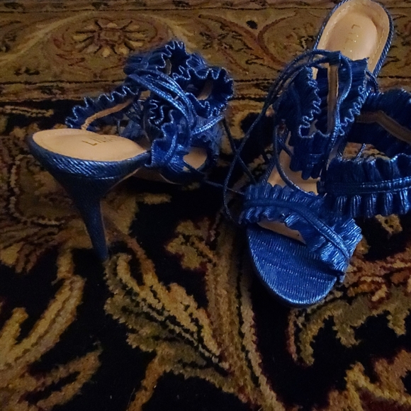 Shoes - Picture 1 of 3